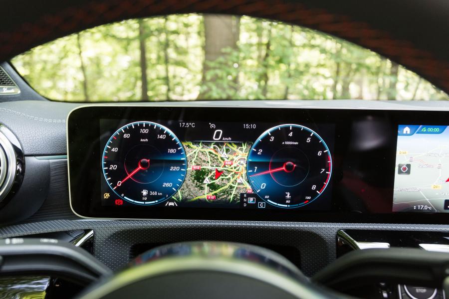 Интерьер Mercedes-Benz A200 AMG Line (W177) 2018 года  (WW) (фото 91 из 99)